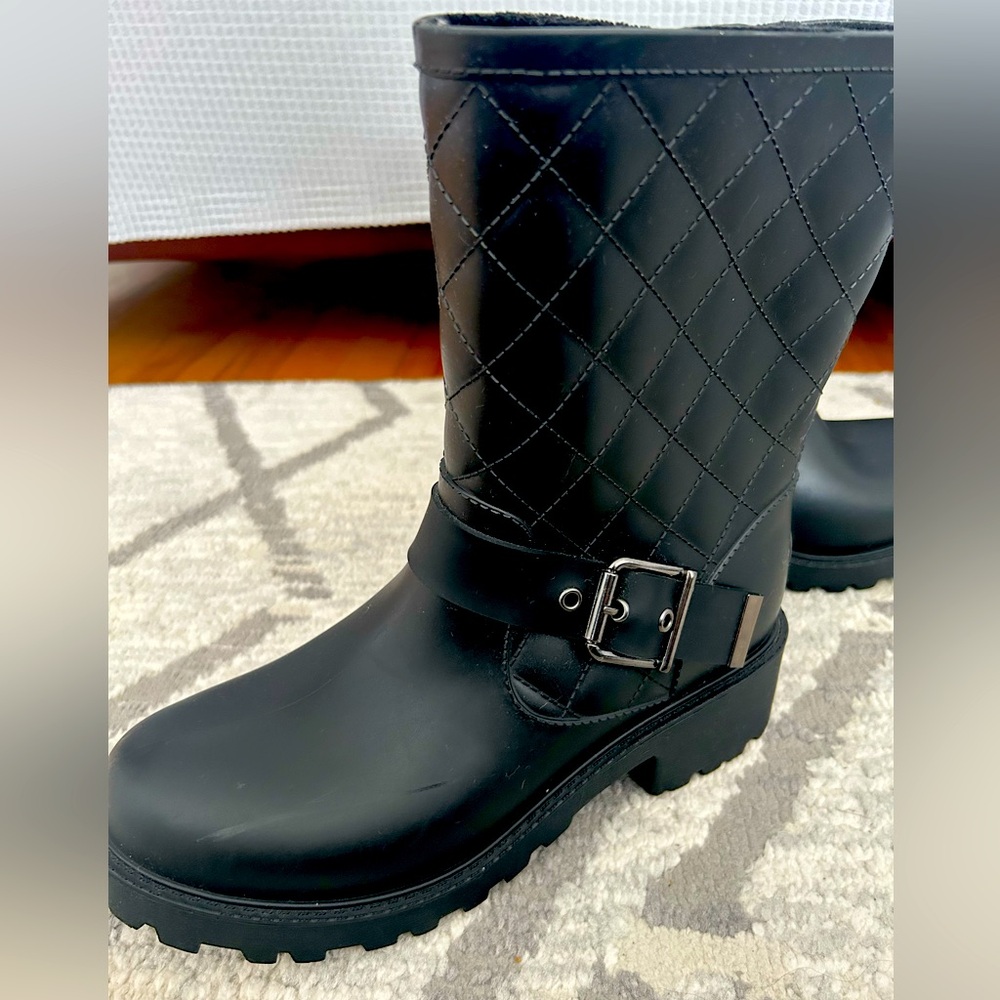 Black rain boots, size 8.